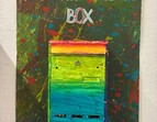 Bild zeigt Büchertisch, Diskriminierungsbox und Titel der Projektwoche